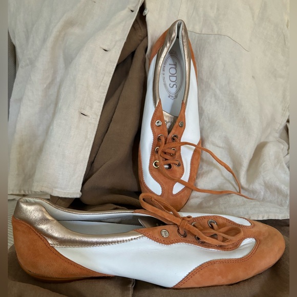 Like new. Adorable Tod's Driving Shoe in White Leather and Orange Suede EU38 - Picture 3 of 5